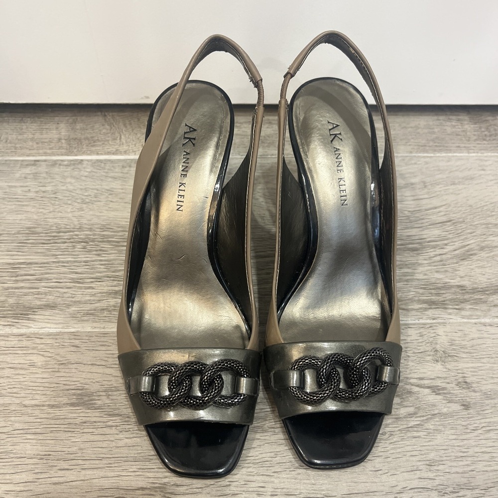 Anne Klein Akvelie Dark Silver Taupe‎ Heeled Peep Toe Size 6 Chain Embelishment